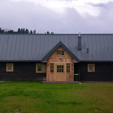 Bacmanska Z Pieknym Widokiem Przy Szlaku Jacuzzi Beskidy